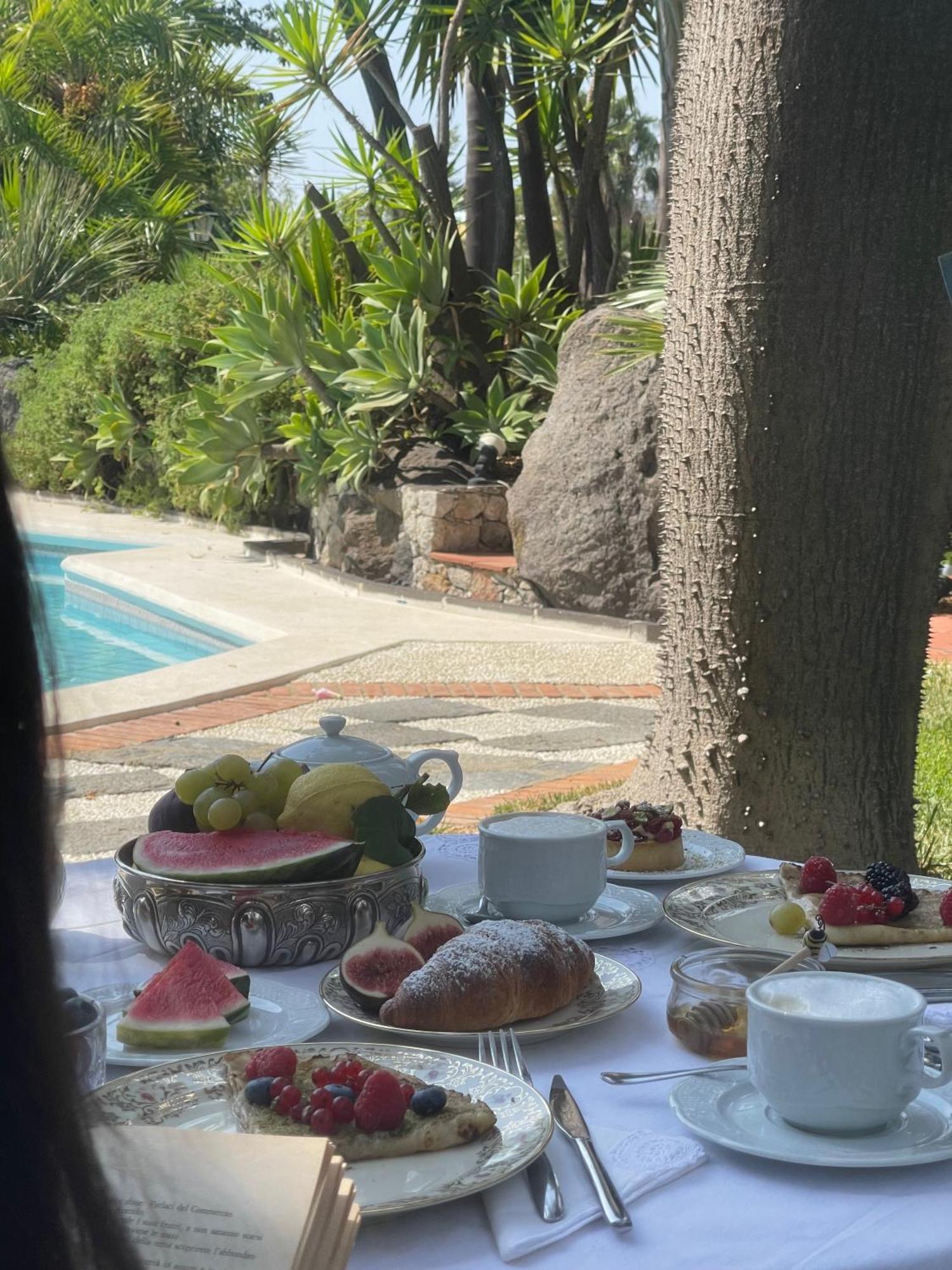 B&B La Villa Giardini Naxos Ngoại thất bức ảnh